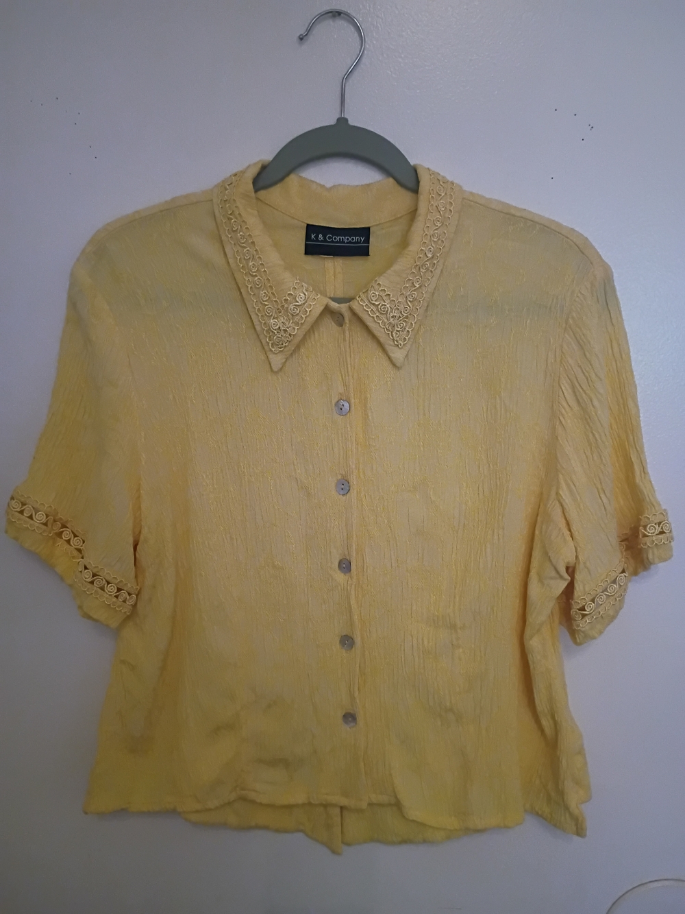 K & Company Yellow Embroidered Collar Split‎ Back Top Sz M